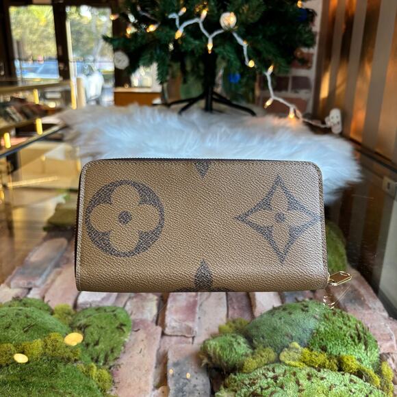 LOUIS VUITTON Reverse Monogram Clemence Wallet - Picture 1 of 11